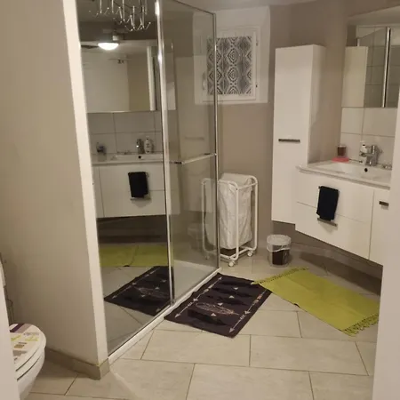 Lägenhet La Tourelle De La Chaumiere Goupil-Othon